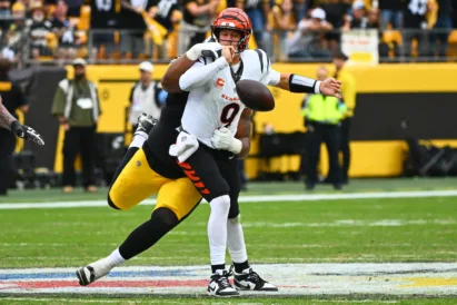 Aaron Rodgers Outduels Joe Burrow as The Steelers Edge The Bengals 30-27 On a Late Boswell Kick